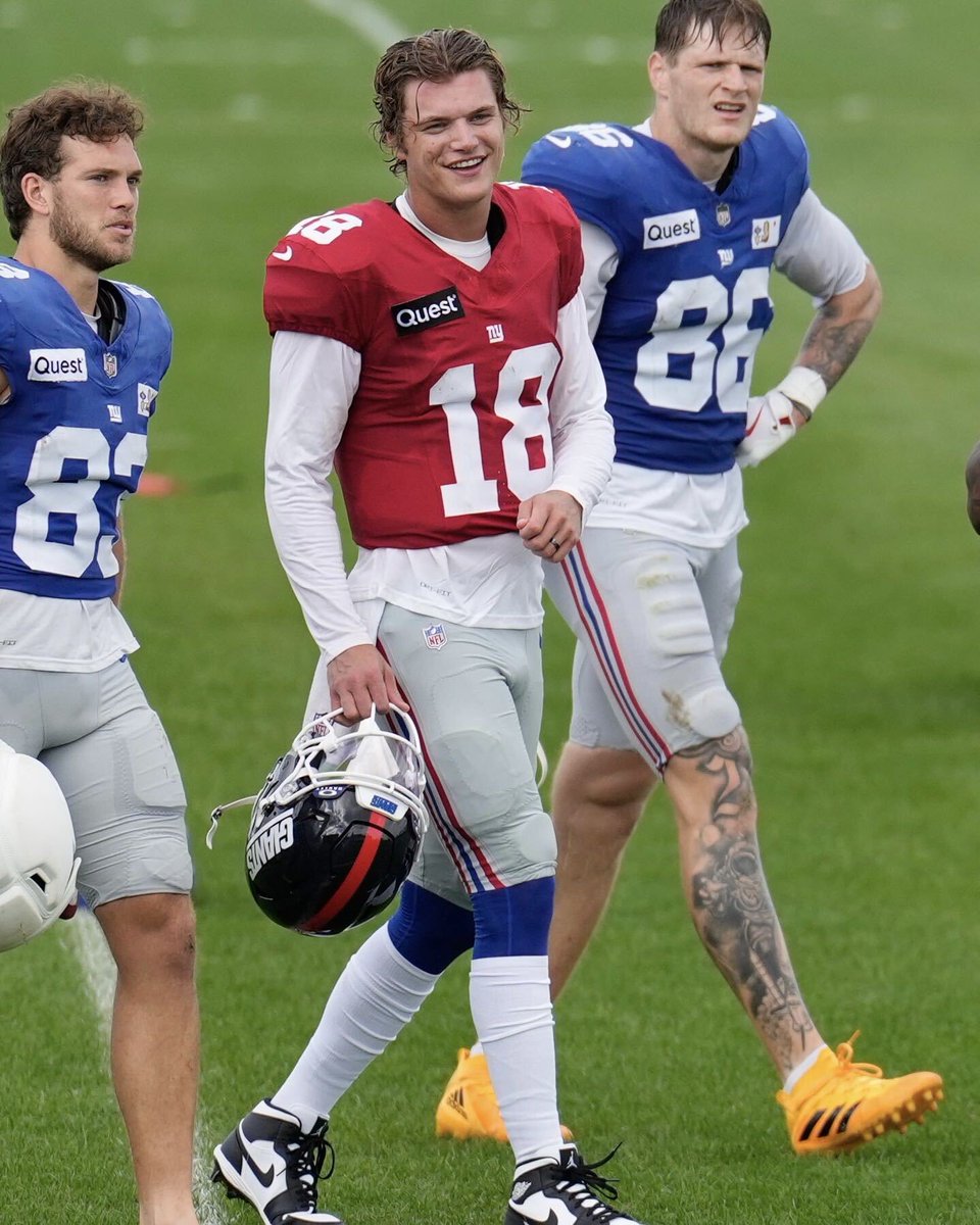 NFL's tweet photo. Welcome to New York @jjmccarthy09 🗽 https://t.co/qu9ZqyiLFr