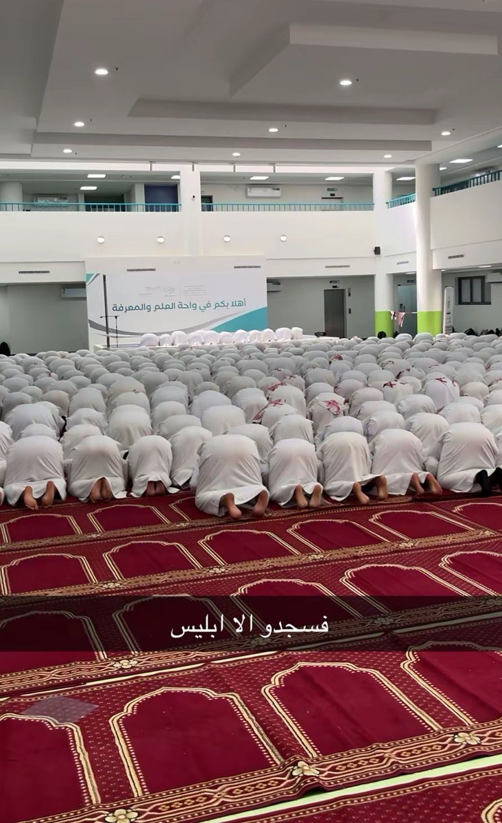 Y_az_3's tweet photo. ابليس قاعد يوثق اللحظة https://t.co/9kyIjFDRFI