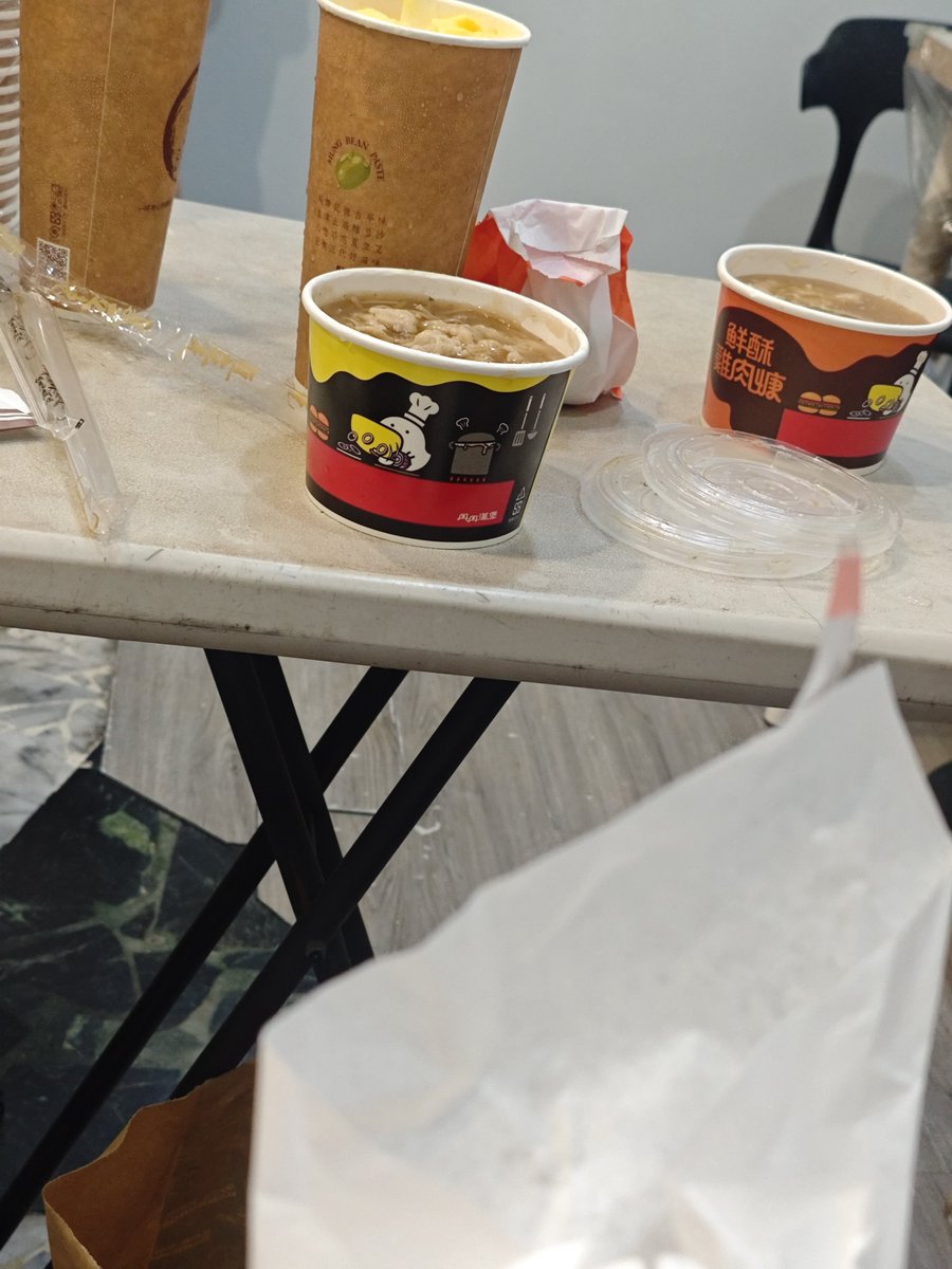 wyt510220's tweet photo. 離職之後ㄉ短暫喘口氣
離職當天中午就跑去高鐵站搭回嘉
跟家人去高雄吃丹丹漢堡
已經好久沒吃ㄌ哦
丹丹什麽時候要來嘉義開店；；
隔天還去吃很久沒吃ㄉ壽喜燒
雖然老闆漲價一點點
但依舊CP值很高>< https://t.co/2v7YYcqsYZ