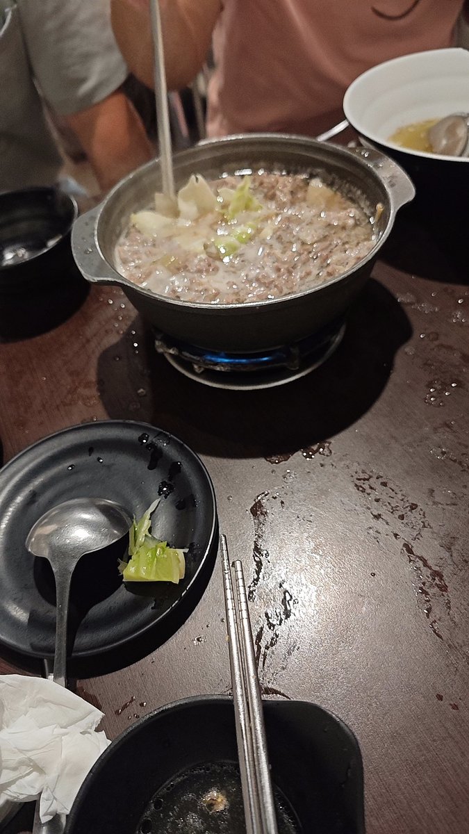 wyt510220's tweet photo. 離職之後ㄉ短暫喘口氣
離職當天中午就跑去高鐵站搭回嘉
跟家人去高雄吃丹丹漢堡
已經好久沒吃ㄌ哦
丹丹什麽時候要來嘉義開店；；
隔天還去吃很久沒吃ㄉ壽喜燒
雖然老闆漲價一點點
但依舊CP值很高>< https://t.co/2v7YYcqsYZ