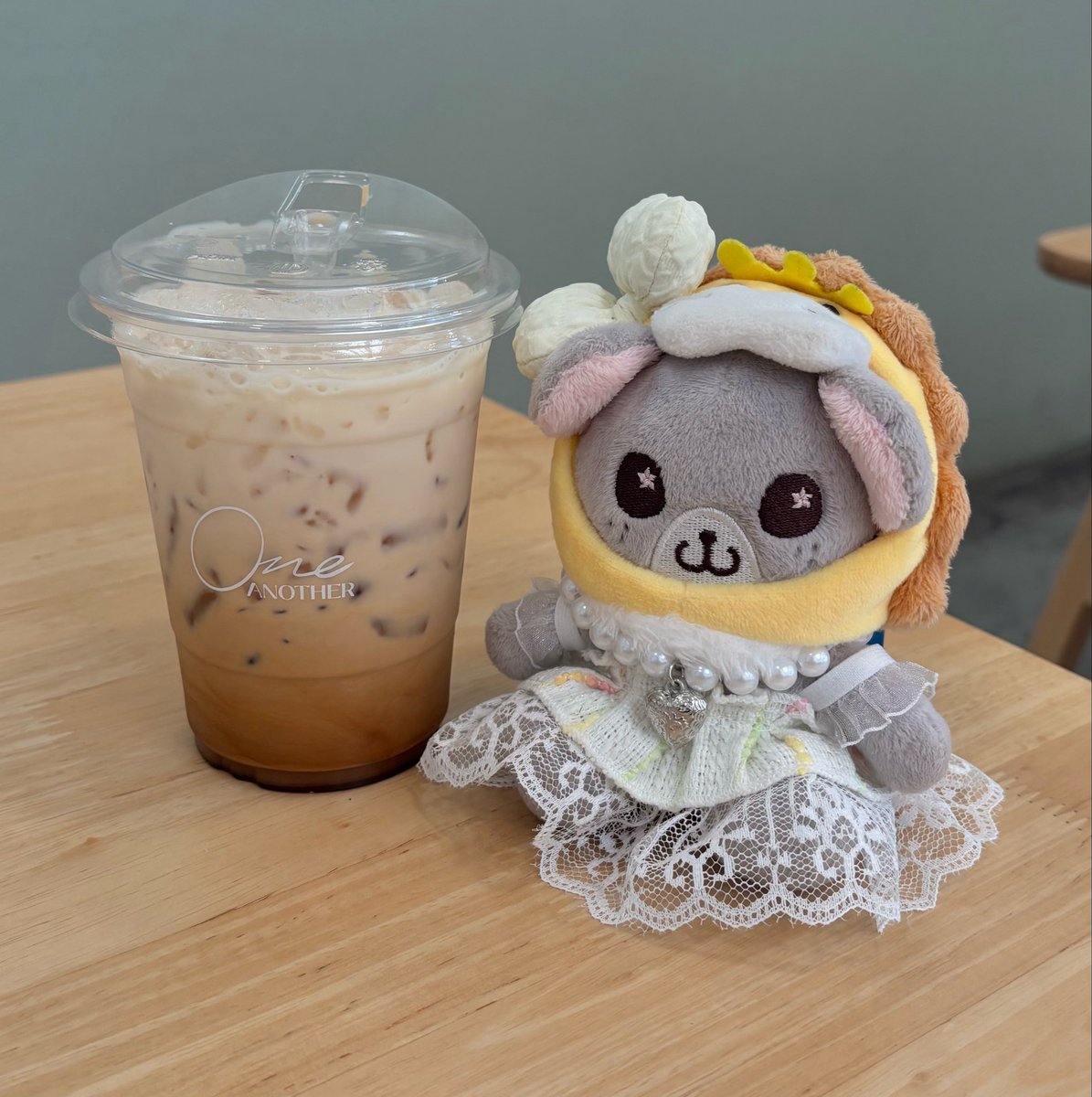 tawwynan's tweet photo. grab a coffee with my kid @_lookkhunnoo #lookkhunnoo https://t.co/EvCPRJ1QcP