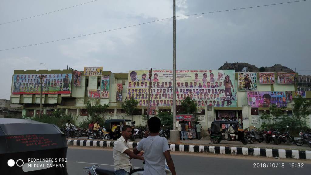 Steelsapper12's tweet photo. Namm avrdu banners na crop madi hakidiallo kappe 😭😭😭😭😭
Tago hudko nim koja vamshad banners na ee pics alli 😂😂😂

Nim vamsha kicchan shatak sama kanroo 🤣🤣🤣 https://t.co/DGU5wxcUW5