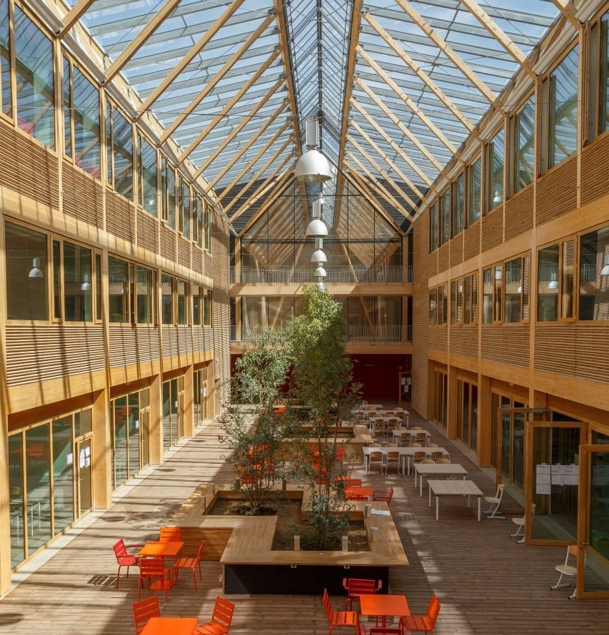 aschapire's tweet photo. Esta era la escuela Nelson Mandela, en Nantes. https://t.co/rxty7J6Yxx