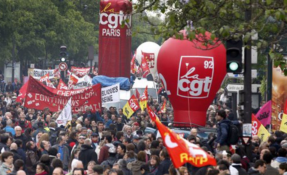 lebriefmedia's tweet photo. 🚨🇫🇷 FLASH | La CGT Paris, la CGT Éducation et plusieurs autres syndicats appellent à soutenir et rejoindre les blocus lancés par les lycéens et étudiants. https://t.co/xGc0ut7F7r