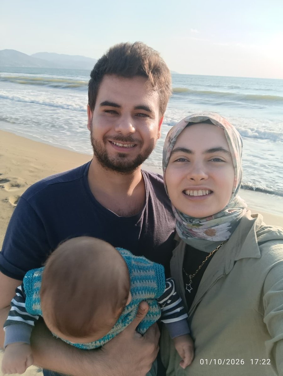 hasanaliozmldar's tweet photo. ⏳ İl emrini kaldırmak bir karardı; aileleri birleştirecek çözümü hazırlamak da o kararın sorumluluğuydu. Neden bu iki adım birlikte atılmadı? Ekim ayında hâlâ çözüm bekleyen öğretmenlere hangi tarih verilecek? #TBMMAileleriBirleştir @Yusuf__Tekin @tcmeb @mebpgm @tcbestepe @RTErdogan