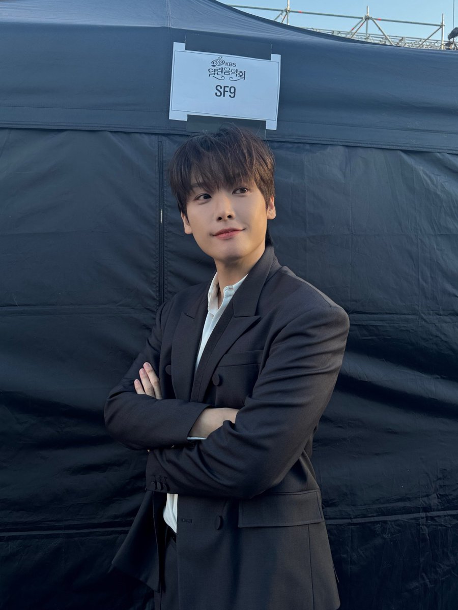 limhana29's tweet photo. 머리를 조금 다듬어 화사한 얼굴이 더 빛나게 보이네 ㅠ ㅠ 
남신 김인성, 이런 아름다움을 풀어내서 고마워 

#INSEONG #인성 https://t.co/msP0eYDsq5