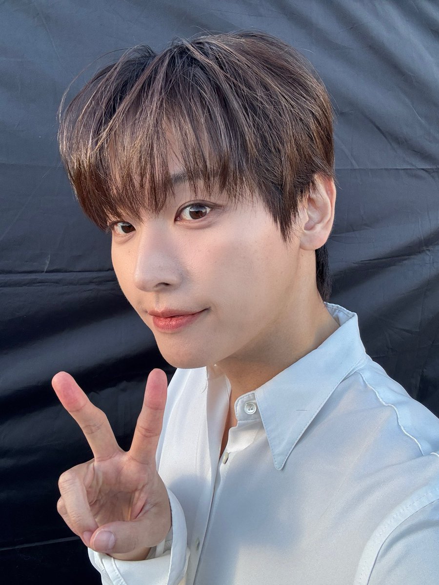 limhana29's tweet photo. 머리를 조금 다듬어 화사한 얼굴이 더 빛나게 보이네 ㅠ ㅠ 
남신 김인성, 이런 아름다움을 풀어내서 고마워 

#INSEONG #인성 https://t.co/msP0eYDsq5