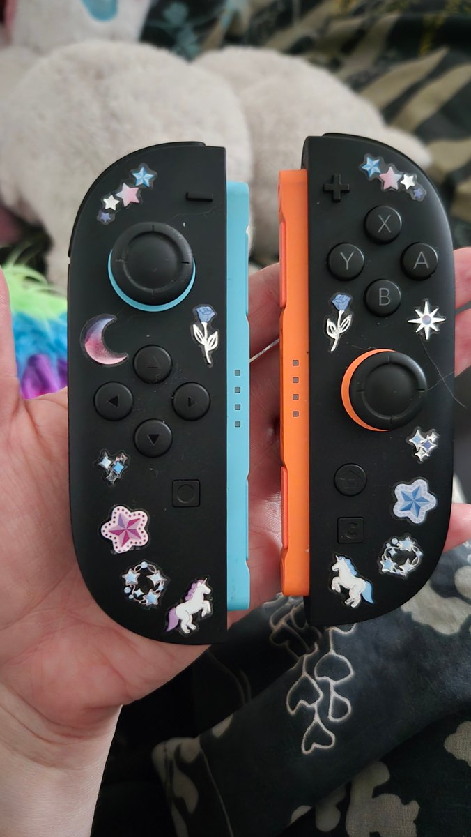 __Linow's tweet photo. I was customising my switch 2 controllers and realised I could make them slightly Roman coded #soundhorizon (i didn't have a sun though but the sun being a star it's still working right?) https://t.co/6wvyJDguxh