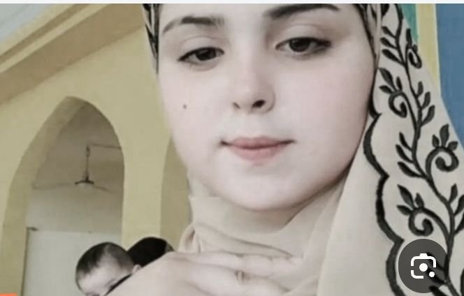 imababyangel's tweet photo. #ضد_قانون_الاحوال٢
كوثر الحسيجاوي:
• حُرمت من التعليم بعمر 13
• أُجبرت على الزواج وهي قاصر وعُنّفت
• بعد طلاقها ضُغط عليها للزواج من ابن عمها
• هربت، ثم قُتلت بـ10 رصاصات واستُخدم طبر على جسدها، ودُفنت بذريعة غسل العار
• بحسب قريبتها، احتفل رجال من العشيرة بمقتلها بالأهازيج https://t.co/x55dlCxzxe