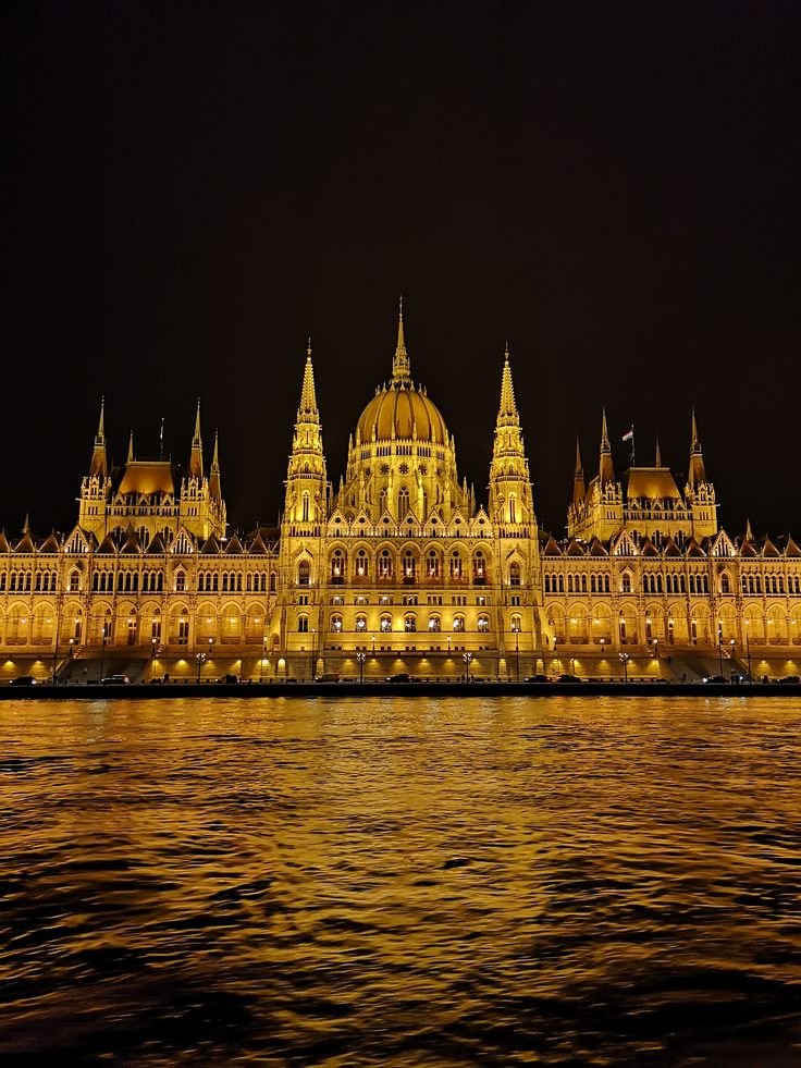 echoesofworld's tweet photo. Budapest, Hungary https://t.co/ygWlPv1wY2