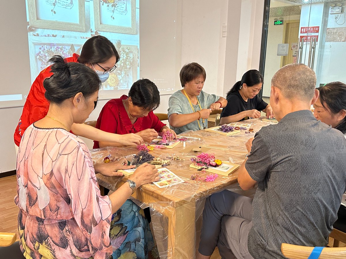 TaSalzman5v's tweet photo. únete a nuestro taller de creatividad este sábado, ideas geniales, amigos increíbles y regalos sorpresa te esperan!， https://t.co/4fogQIWicj