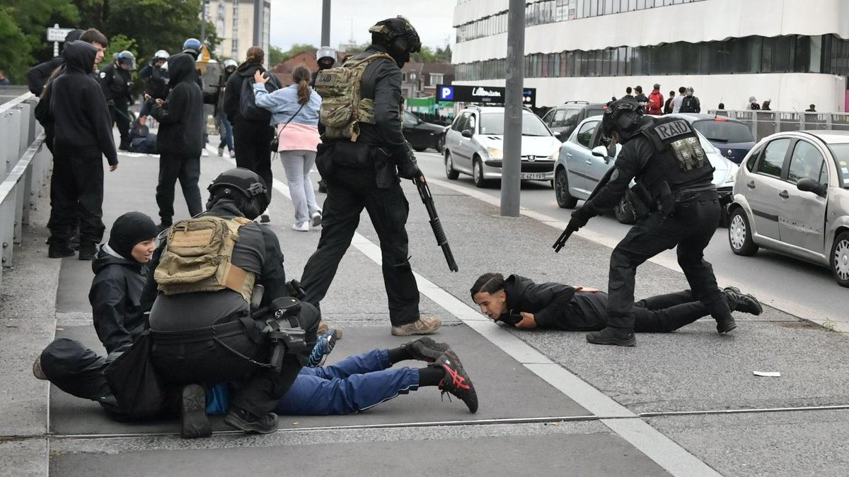 whiplashforyou's tweet photo. Faut remettre ça à la mode https://t.co/pFZ2P0suNv