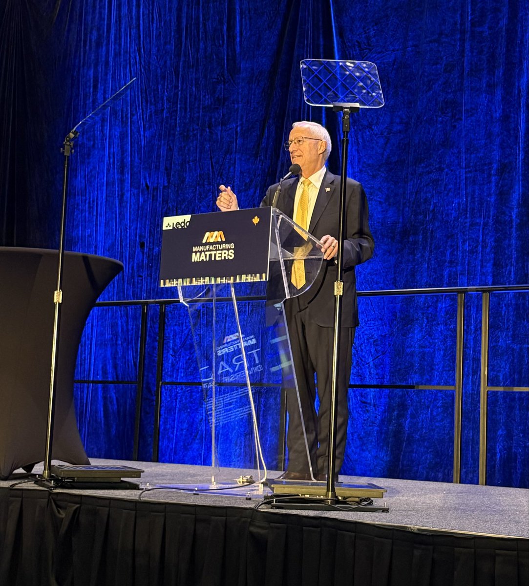 VictorFedeli's tweet photo. From aerospace and defence, to agri-food and tech innovation, Southwestern Ontario is an economic powerhouse, anchoring some of the province’s leading capabilities.

It was a pleasure to join industry leaders at today’s Manufacturing Matters Conference to highlight the actions our government is taking to maintain investment momentum in the face of U.S. tariffs and support manufacturers in their trade diversification efforts.
 
@LondonEDC