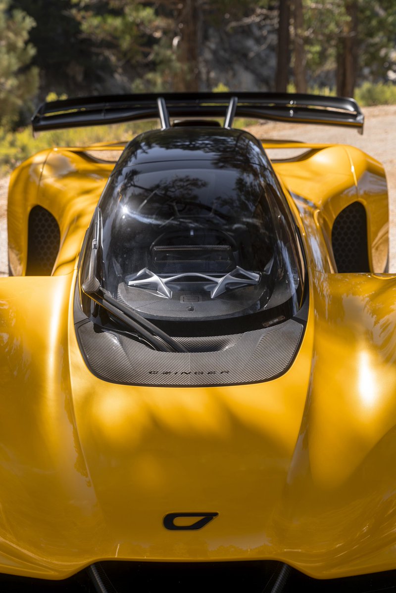 CzingerVehicles's tweet photo. The 21C HDF’s aggressive aerodynamics package maximizes grip at any moment – making it the perfect tool to carve LA’s most famous canyon road.

#Czinger21C #MadeInAmerica #CaliforniaHypercar https://t.co/OVqhv8OHQz