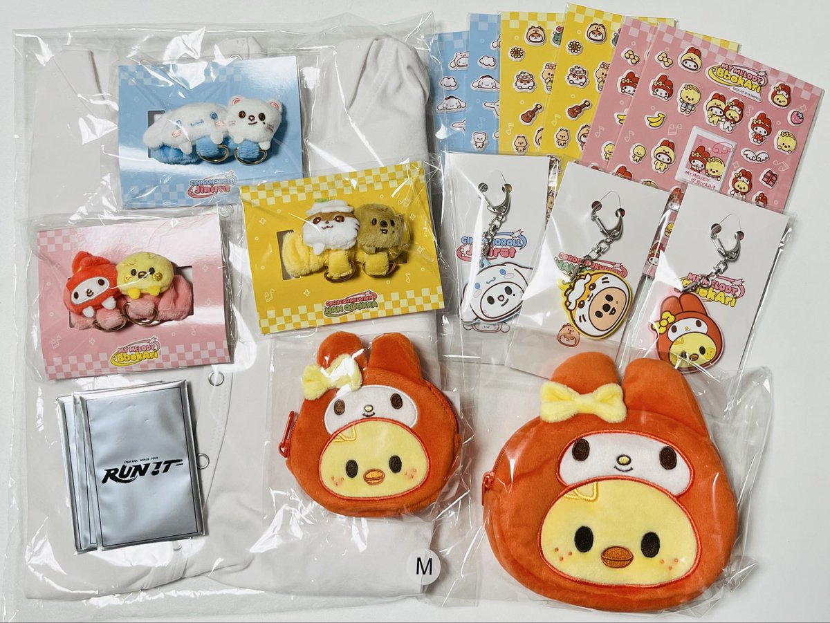 gkttcktt's tweet photo. ポップアップ行ってきた〜！サンリオコラボ可愛くて結局たくさん買っちゃった😘なんなら他メンのグッズも手に取りかけた笑　ラントレは5枚買って5枚とも推しという奇跡だった😳✨しかも、友達が持ってないピリちゃん引いて被ったハニと交換してくれた🙏💖全部かわいいぃ〜〜🥰🥰 https://t.co/akbpL6TuhJ