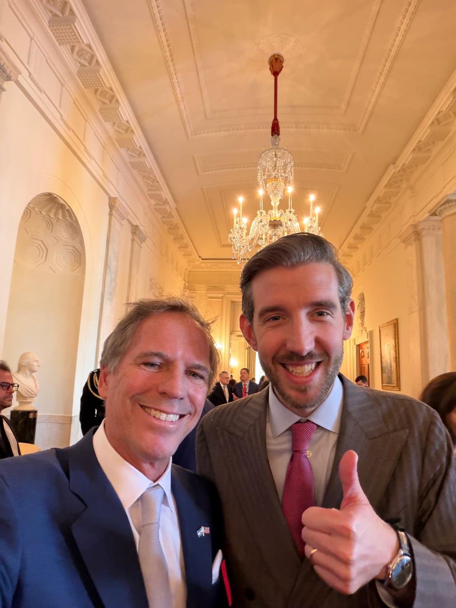 alejandrito's tweet photo. Fue un honor participar ayer en la Casa Blanca de la celebración del Mes de la Herencia Hispana, encabezada por el Presidente @realDonaldTrump y con la asistencia del Secretario @SecRubio. 

En su discurso, el Presidente destacó que los hispanos han "fortalecido las instituciones más queridas" de este país y "hecho avanzar la promesa del Sueño Americano". Una comunidad de la que los argentinos somos parte con orgullo. 🇦🇷🇺🇸

Tuve además el gusto de encontrarme e intercambiar ideas con el Subsecretario de Estado para Asuntos del Hemisferio Occidental, @WHAAsstSecty Juan Pablo Segura.