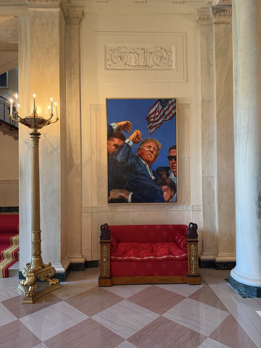alejandrito's tweet photo. Fue un honor participar ayer en la Casa Blanca de la celebración del Mes de la Herencia Hispana, encabezada por el Presidente @realDonaldTrump y con la asistencia del Secretario @SecRubio. 

En su discurso, el Presidente destacó que los hispanos han "fortalecido las instituciones más queridas" de este país y "hecho avanzar la promesa del Sueño Americano". Una comunidad de la que los argentinos somos parte con orgullo. 🇦🇷🇺🇸

Tuve además el gusto de encontrarme e intercambiar ideas con el Subsecretario de Estado para Asuntos del Hemisferio Occidental, @WHAAsstSecty Juan Pablo Segura.