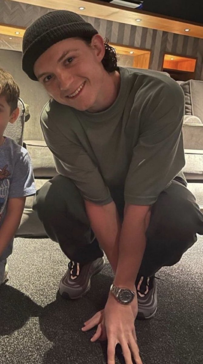 happyfionn's tweet photo. zendaya has also started doing spidey poses slsldkfj https://t.co/rpYESo6dFN