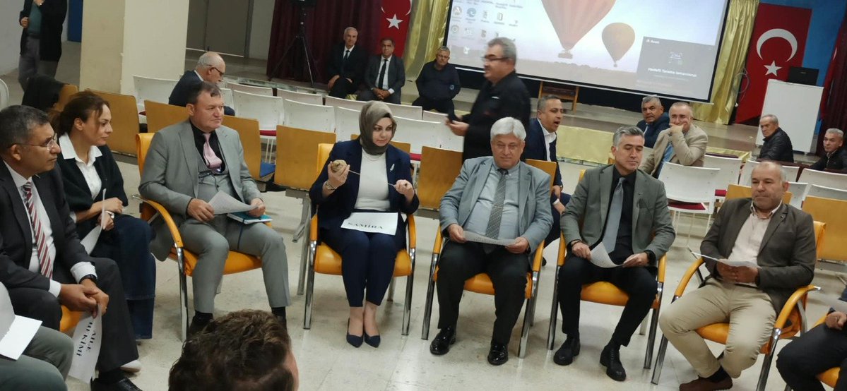 ispartamem's tweet photo. 🛡️ Afet ve Acil Durumlarda Çocuk Hakları ve Eğitimi Projesi Uygulayıcı Eğitimleri Başladı

📌 Müdürlüğümüz MEB-AKUB Ekibi tarafından, Bakanlığımıza bağlı okul ve kurumlarda görev yapan yöneticilere yönelik “Afet ve Acil Durumlarda Çocuk Hakları ve Eğitimi Projesi Uygulayıcı Eğitimi” başladı.

📚 Eğitimlerde; afet ve acil durumlarda öğrencilerin eğitim hakkının korunması, güvenli eğitim ortamlarının sürdürülmesi, öğrencilerin ihtiyaçlarının doğru şekilde belirlenmesi ve kriz süreçlerinde uygulanacak çalışmalar ele alınıyor.
👥 İl genelindeki tüm okul ve kurum yöneticileri ile rehber öğretmenler, belirlenen planlama doğrultusunda gruplar hâlinde eğitimlere katılacak.

🏫 Eğitimlerle, afet öncesi hazırlık sürecinden afet ve acil durum sonrasına kadar okul ve kurumlarda izlenecek uygulamalara ilişkin bilgi ve farkındalığın artırılması; edinilen kazanımların il genelindeki eğitim kurumlarına yaygınlaştırılması hedefleniyor.
@tcmeb 
@Yusuf__Tekin 
@ISPARTAVALILIK 
@Abdullah_Erin47 
@recai_ocak