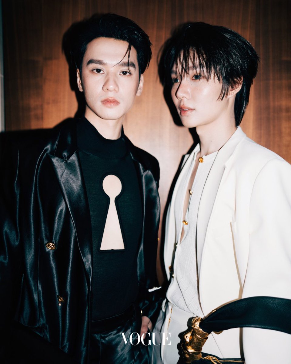 VogueThailand's tweet photo. #VogueFashionWeek รอชมกันได้เลย! เปิดภาพสองหนุ่มสุดฮอต ‘เก่ง-หฤษฎ์’ @harit_keng และ ‘น้ำปิง-นภัสกร’ @nampingnapat ก่อนเข้าร่วมชมโชว์ Schiaparelli คอลเล็กชั่นฤดูใบไม้ผลิ/ฤดูร้อน 2027 ในชื่อ ‘GOING CLEAR’ ผลงานการออกแบบโดย ‘Daniel Roseberry’ ซึ่งโชว์จัดขึ้น ณ Place du Carrousel – Arc de Triomphe du Carrousel side ในวันที่ 1 ตุลาคม 2026 เวลา 19.00 น. (ตามเวลาปารีส) หรือตรงกับเวลาไทยคือ เที่ยงคืน 00.00 น. ของเช้าวันที่ 2 ตุลาคม แฟนๆ รอติดตามชม และส่งกำลังใจให้ทั้งสองหนุ่มกันแบบจัดเต็ม ไปพร้อมกับโว้กได้เลย #Schiaparelli #SchiaparelliSS27 #KengHarit #nampingster

Photo: @ daan_sachdev