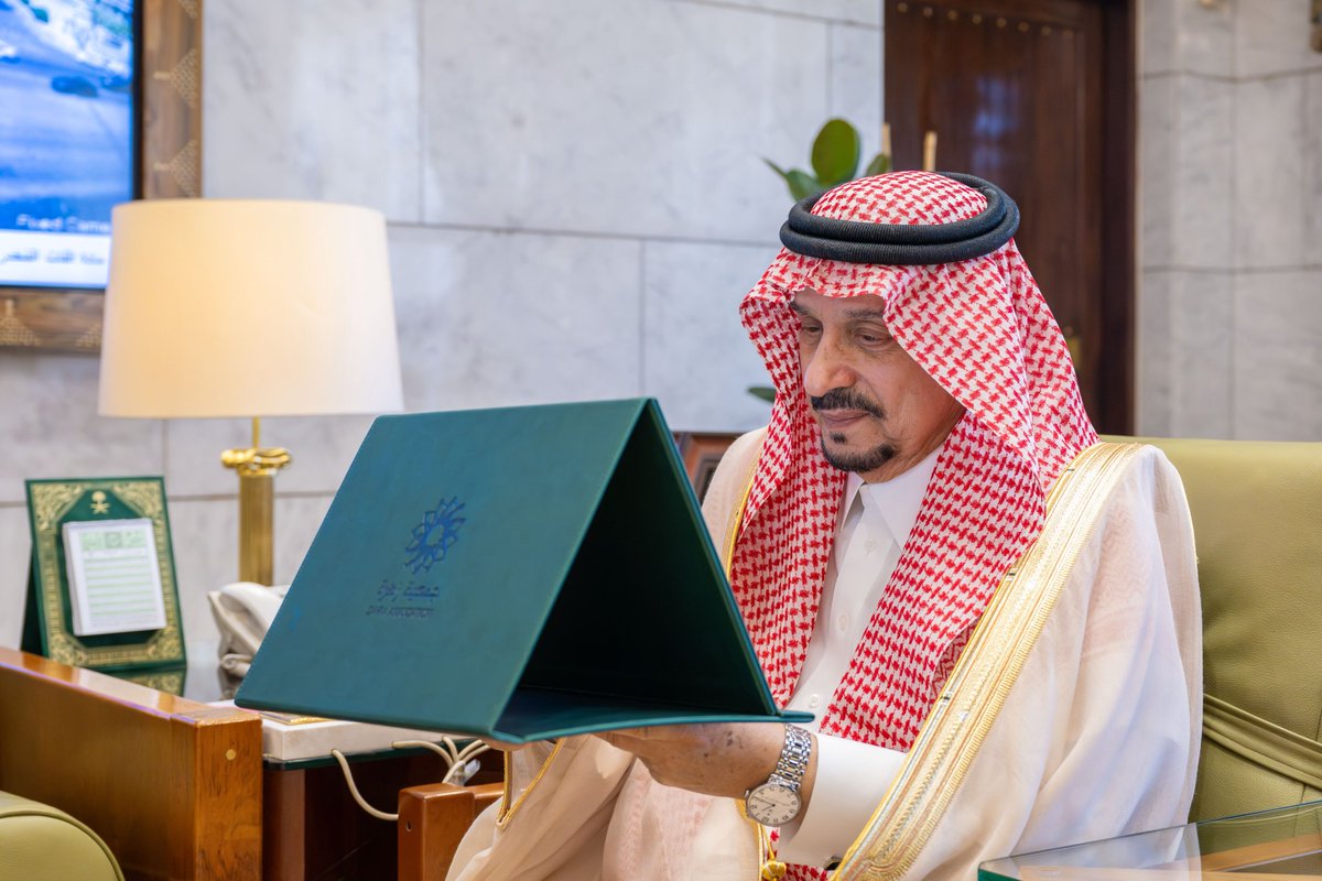 Roshnksa's tweet photo. دشّن صاحب السمو الملكي الأمير فيصل بن بندر بن عبد العزيز آل سعود، أمير منطقة الرياض، الحملة الوطنية للتوعية بسرطان الثدي لعام 2026، بالشراكة الرئيسية بين #مجموعة_روشن و #جمعية_زهرة للعام الخامس على التوالي، بحضور صاحبة السمو الملكي الأميرة هيفاء بنت فيصل بن عبدالعزيز، رئيس مجلس إدارة جمعية زهرة، وذلك بمقر إمارة الرياض​

وتأتي هذه الشراكة امتداداً لجهودنا في نشر الوعي بأهمية الكشف المبكّر، والتشجيع على الممارسات الصحية، ودعم المرضى والمتعافيات، بما يُسهم في بناء مجتمع أكثر وعياً بالصحة والوقاية تحت شعار "#دربك_وردي"​

@emara_alriyadh 
@zahra_ksa​

#نبني_الأثر