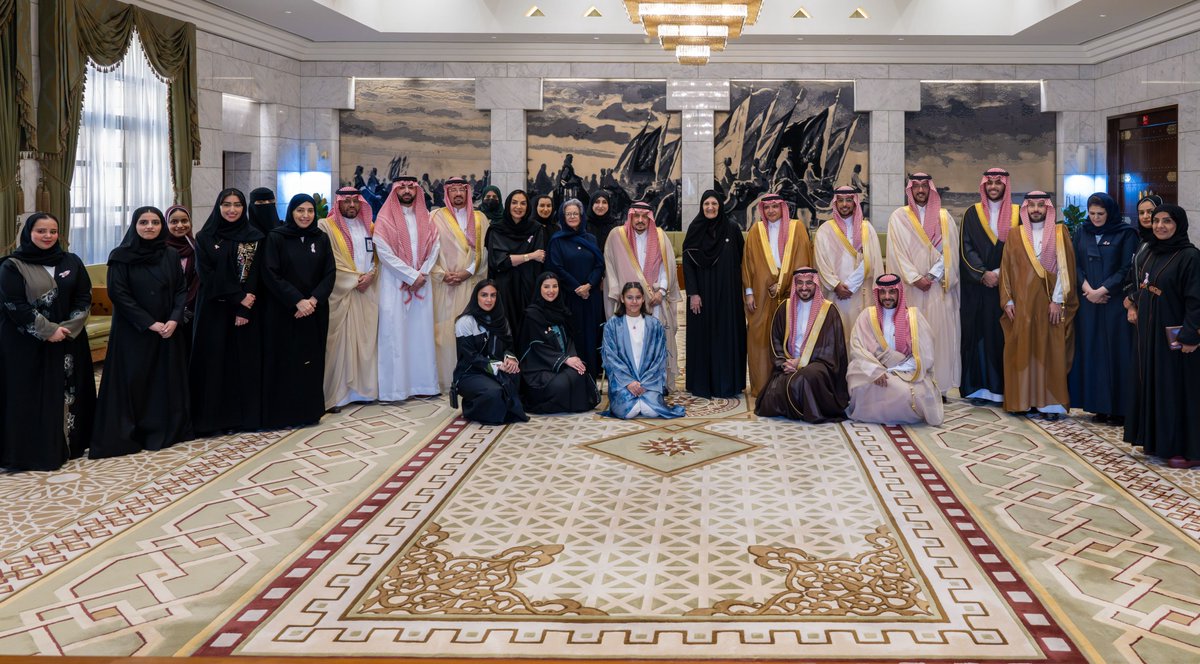 Roshnksa's tweet photo. دشّن صاحب السمو الملكي الأمير فيصل بن بندر بن عبد العزيز آل سعود، أمير منطقة الرياض، الحملة الوطنية للتوعية بسرطان الثدي لعام 2026، بالشراكة الرئيسية بين #مجموعة_روشن و #جمعية_زهرة للعام الخامس على التوالي، بحضور صاحبة السمو الملكي الأميرة هيفاء بنت فيصل بن عبدالعزيز، رئيس مجلس إدارة جمعية زهرة، وذلك بمقر إمارة الرياض​

وتأتي هذه الشراكة امتداداً لجهودنا في نشر الوعي بأهمية الكشف المبكّر، والتشجيع على الممارسات الصحية، ودعم المرضى والمتعافيات، بما يُسهم في بناء مجتمع أكثر وعياً بالصحة والوقاية تحت شعار "#دربك_وردي"​

@emara_alriyadh 
@zahra_ksa​

#نبني_الأثر