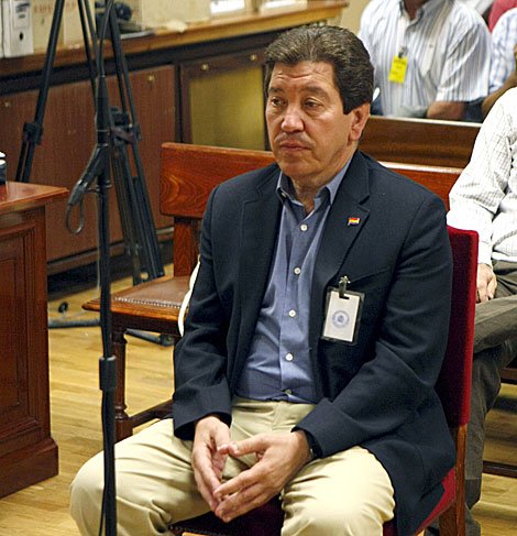 FonsiLoaiza's tweet photo. José Antonio Barroso fue alcalde de IU en Puerto Real (Cádiz) y el primer cargo público condenado por denunciar la corrupción del ladrón y putero de Juan Carlos I pagado con dinero público. Fue procesado por injurias a la Corona. Hoy ha anunciado su vuelta a la política. https://t.co/N5zD5EsbMr