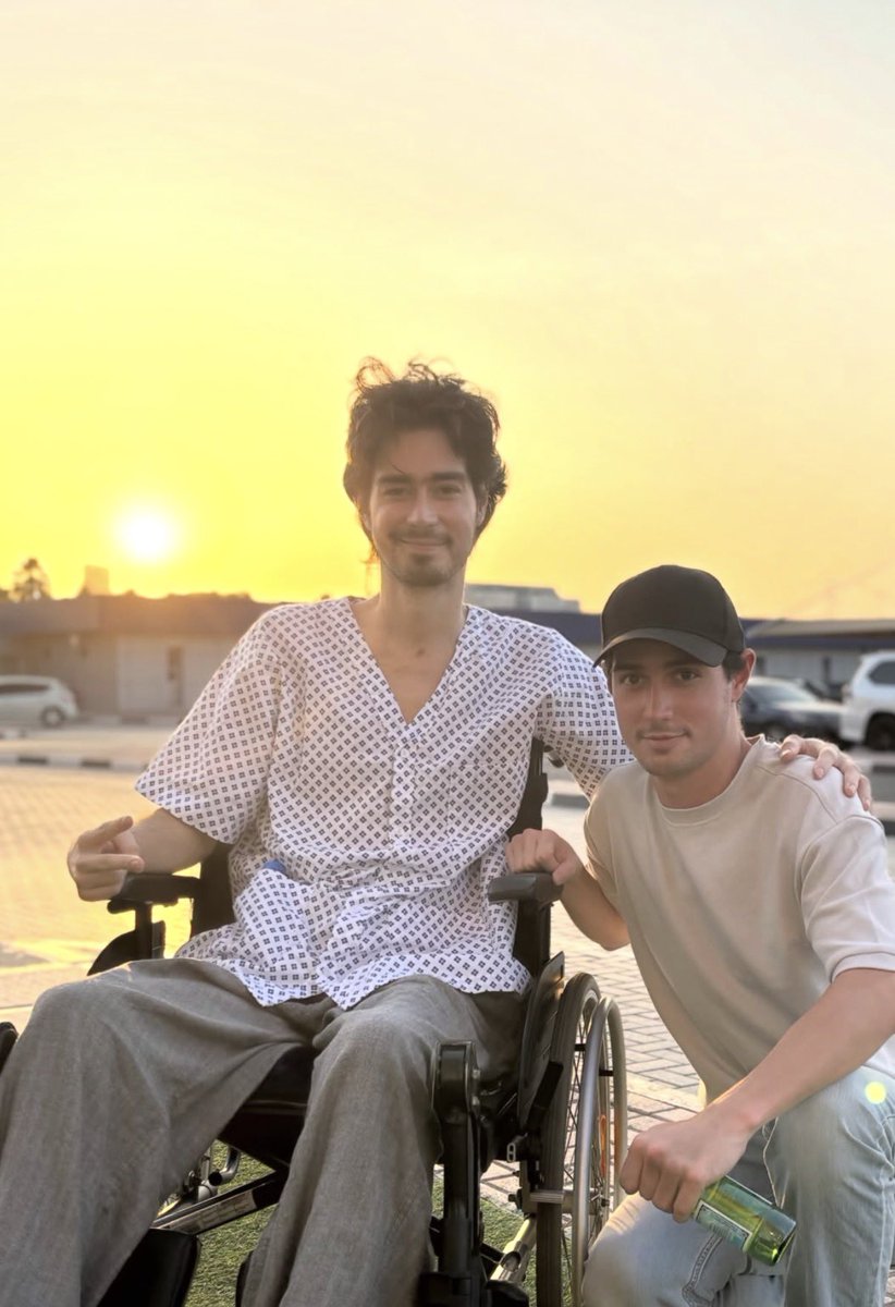 Raulgutierrez's tweet photo. 💪❤️ El joven actor Manuel Masalva reveló que, luego de pasar 105 días hospitalizado y permanecer en coma inducido a causa de una infección bacteriana, sufrió la amputación de dos dedos de los pies debido a problemas de circulación. 🏥

A un año de aquella complicada experiencia, el actor y músico continúa saliendo adelante y demostrando una enorme resiliencia y fortaleza frente a esta difícil situación de salud. 🙏✨

Sin duda, una historia de lucha, recuperación y muchas ganas de seguir adelante. ❤️‍🩹💪