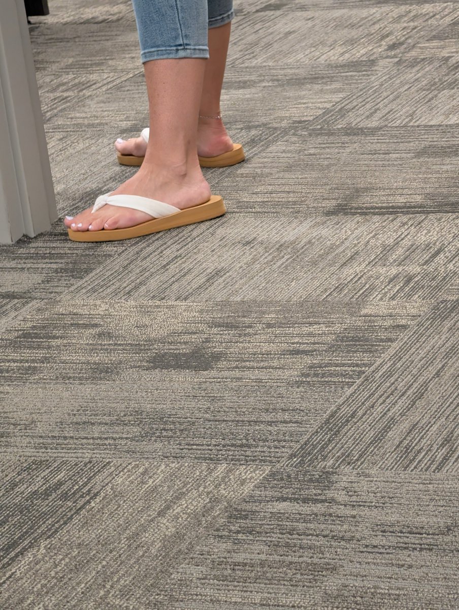 trev_right's tweet photo. Office girl feet https://t.co/ZCxHGMGupK