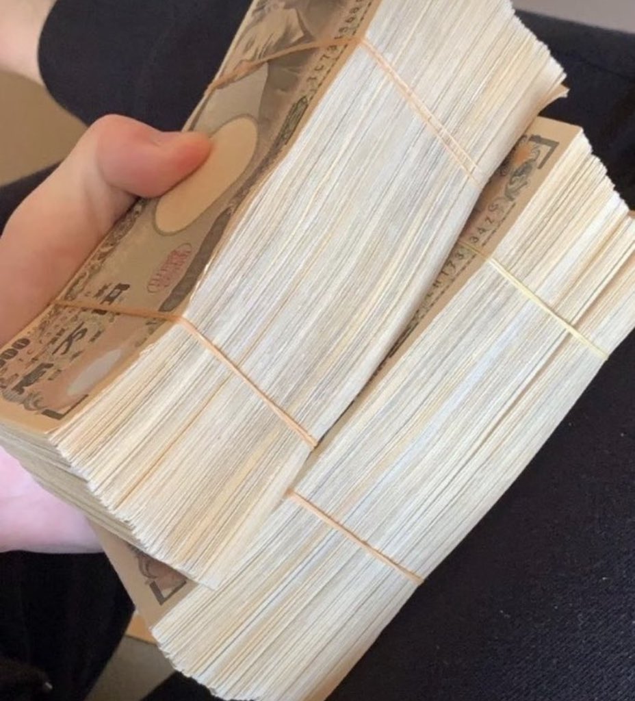 Park6pejAlison's tweet photo. もし今日、あなたの銀行口座に突然1,000万円が振り込まれたとしたら……💴 生活は楽になると思いますか？ ① はい、かなり楽になるでしょう。 ② いいえ、おそらくあまり変わらないでしょう。 https://t.co/JBttIIVnIT