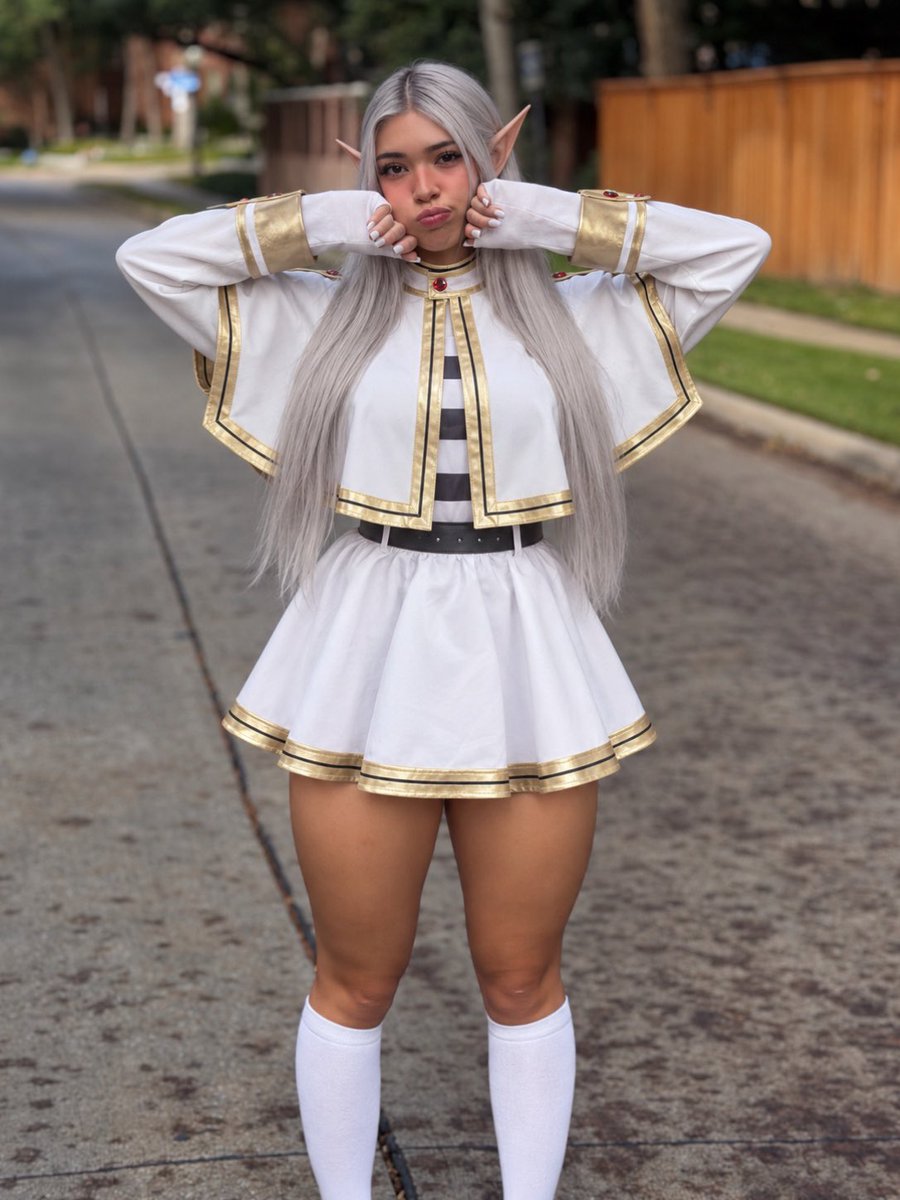 aishahsofey's tweet photo. Frieren cosplay :3 https://t.co/CBNrZNBPLh
