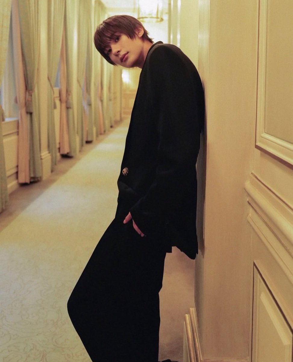asbaguette's tweet photo. หล่อสุดในปารีส สมกับเป็น The new face of Saint Laurent 🥺✨

ANTON AT SAINT LAURENT PFW 
#ANTONxSaintLaurentSS27 
#ANTONxSaintLaurent https://t.co/9kWsFSOEyg