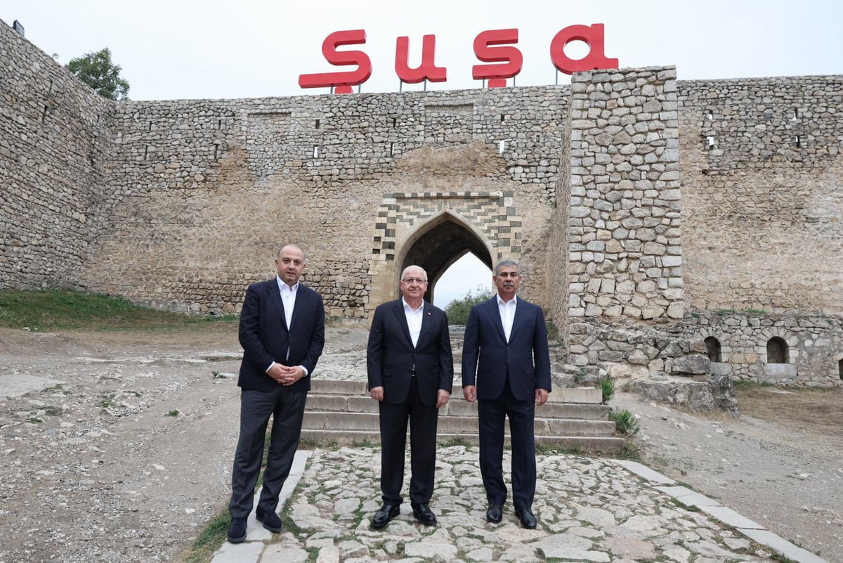 tcsavunma's tweet photo. Millî Savunma Bakanı Yaşar Güler, Azerbaycan Savunma Bakanı Orgeneral Zakir Hasanov ve Gürcistan Başbakan Yardımcısı ve Savunma Bakanı Irakli Chikovani, yarın düzenlenecek Azerbaycan-Türkiye-Gürcistan Üçlü Savunma Bakanları Toplantısı öncesinde Şuşa kentinde incelemelerde bulundu.

#MillîSavunmaBakanlığı
#YaşarGüler