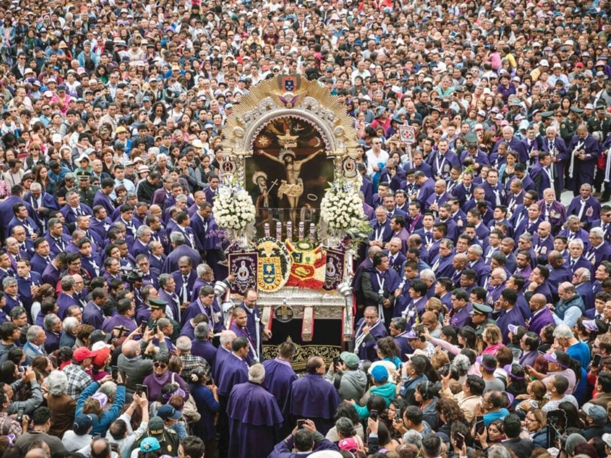 marita_molina4's tweet photo. Mes del Señor de los Milagros.
Señor de los Milagros, a Ti venimos en procesión tus fieles devotos, a implorar tu bendición.
Con paso firme de buen cristiano hagamos grande nuestro Perú, y unidos todos como una fuerza te suplicamos nos des tu luz. #SeñorDeLosMilagros https://t.co/9tdRQOd1L5