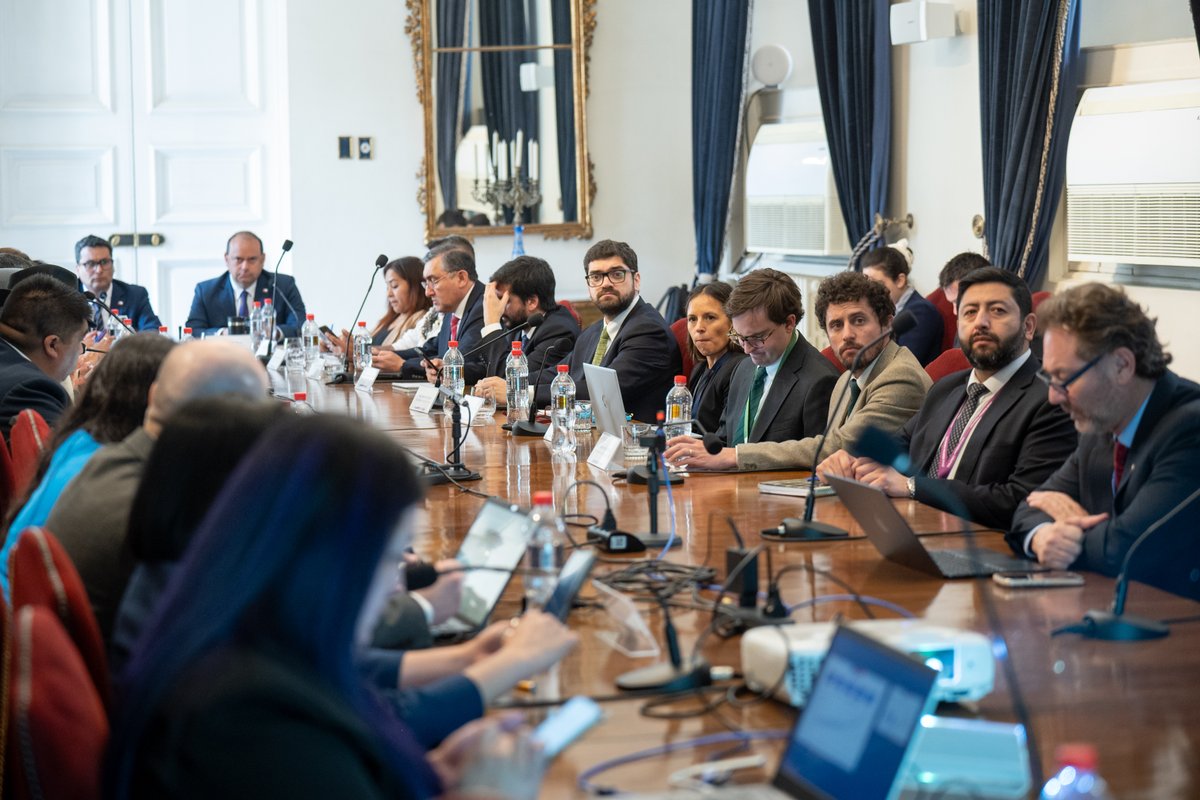 SubseBBNN's tweet photo. El subsecretario Peró participó de una sesión del Consejo Nacional de la Corporación Nacional de Desarrollo Indígena, donde conversó sobre las distintas iniciativas territoriales que lleva el ministerio para la protección e inclusión de pueblos indígenas en el país https://t.co/MwkUn88M5w