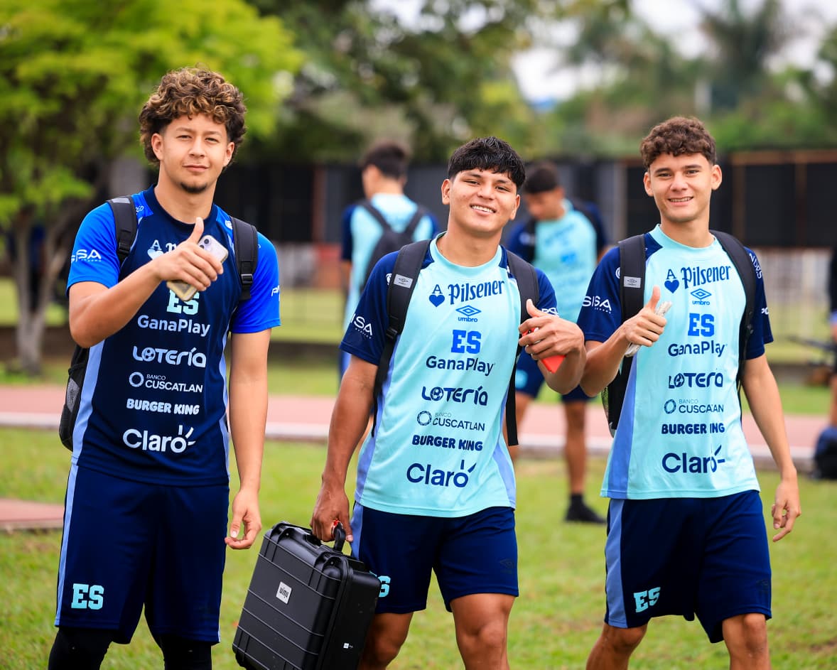 LaSelecta_SLV's tweet photo. 🇸🇻 𝑻𝒓𝒂𝒃𝒂𝒋𝒐 𝒑𝒓𝒆𝒗𝒊𝒐 𝒂𝒍 𝒅𝒆𝒃𝒖𝒕.

La Sub-20 realizó este jueves 1 de octubre una nueva sesión de entrenamiento en el Complejo Deportivo Canchas Panamericanas.

El trabajo estuvo enfocado en afinar detalles previo a su primer partido en el Torneo Las Américas. https://t.co/11vh3XrZF9