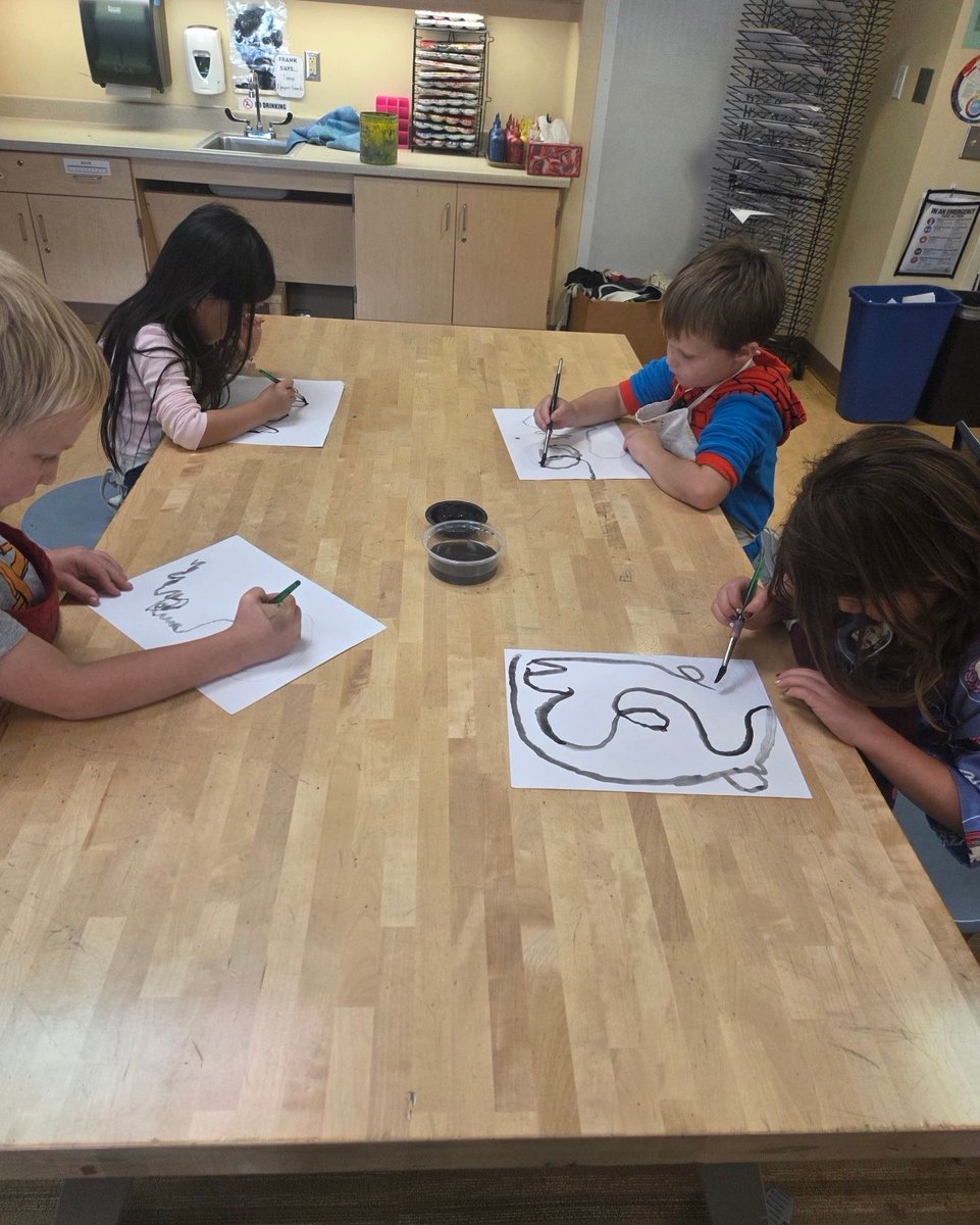 WMPublicSchools's tweet photo. 🎨Kindergarten Art!
WM is lucky to have dedicated Art class for our Royal learners! 👑
The first 4 weeks of art has been focused on learning rules for Art tools and building amazing fine motor skills (and creations)!
📸Ms DeMars- Art!
#WMArt #WMES #111Reasons https://t.co/VsegnVjobX