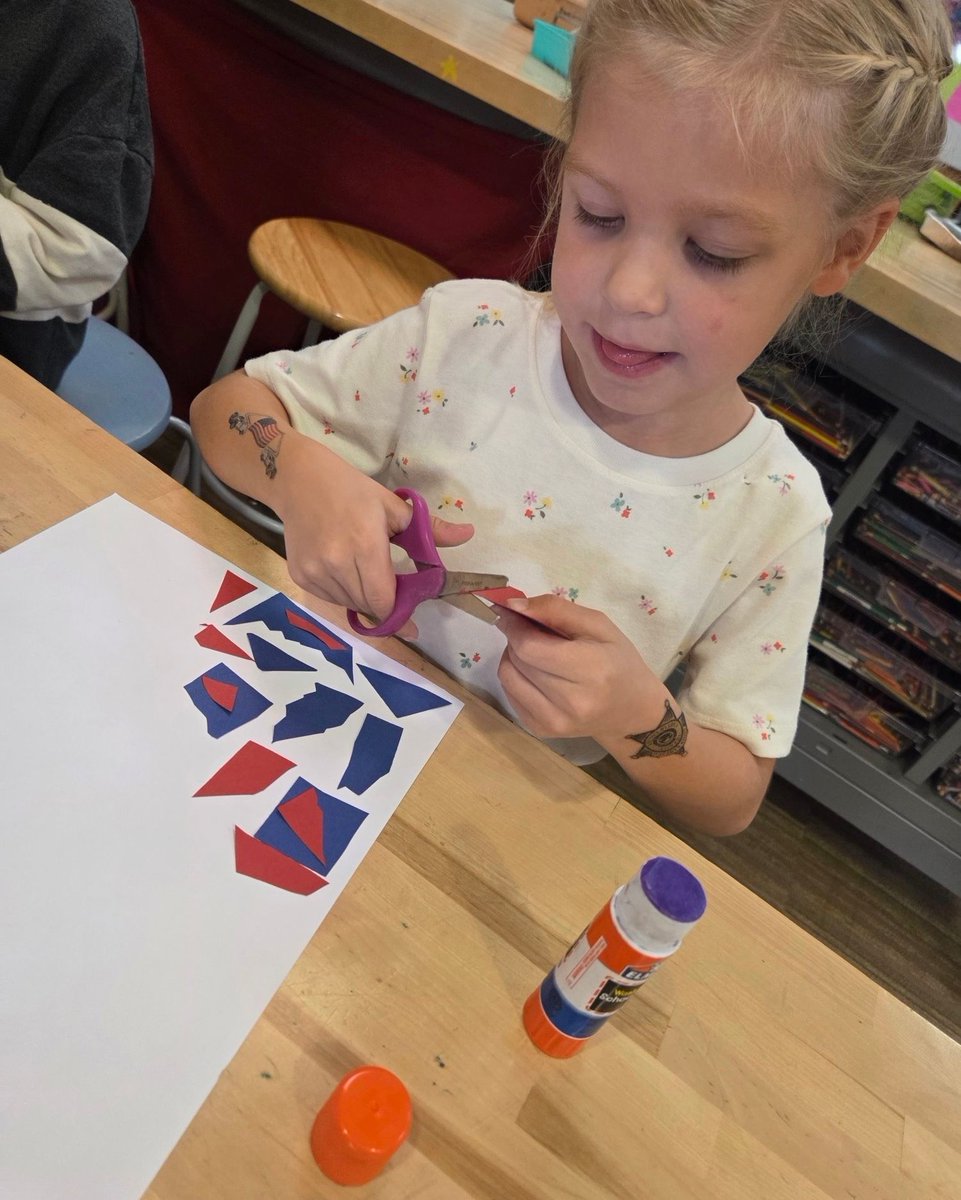 WMPublicSchools's tweet photo. 🎨Kindergarten Art!
WM is lucky to have dedicated Art class for our Royal learners! 👑
The first 4 weeks of art has been focused on learning rules for Art tools and building amazing fine motor skills (and creations)!
📸Ms DeMars- Art!
#WMArt #WMES #111Reasons https://t.co/VsegnVjobX