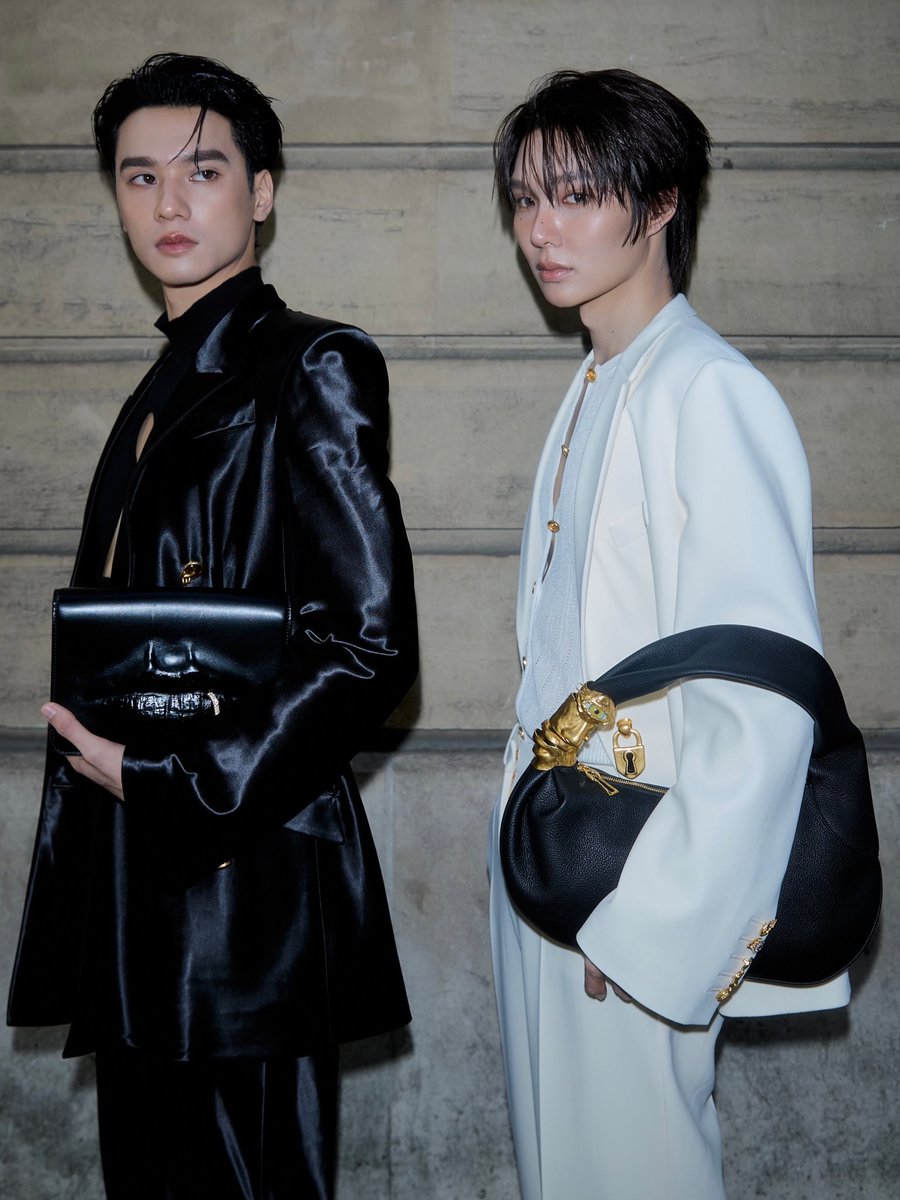 blsmmothie's tweet photo. I PROMISE YOU THEY ARE THE CRAZIEST PAIR TO EVER ATTEND SCHIAPARELLI FASHION SHOW LIKE LOOK AT THEM VISUALS?? AND HOW POWERFUL THEY COMPLIMENT EACH OTHER JUST STANDING SIDE BY SIDE??? THATS KENG HARIT AND NAMPING NAPATSAKORN FROM THAILAND RIGHT THEREE

#KengNamping #KengHarit #nampingster @Schiaparelli #Schiaparelli #PFW