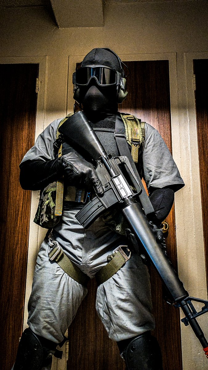 HazeWritesStuff's tweet photo. A more clear look at my 80s-style Operator cosplay. I was surprised at the reaction this got so I'll be adding more onto it soon! 

Representing faceless grunts here! https://t.co/RbMixXfapz