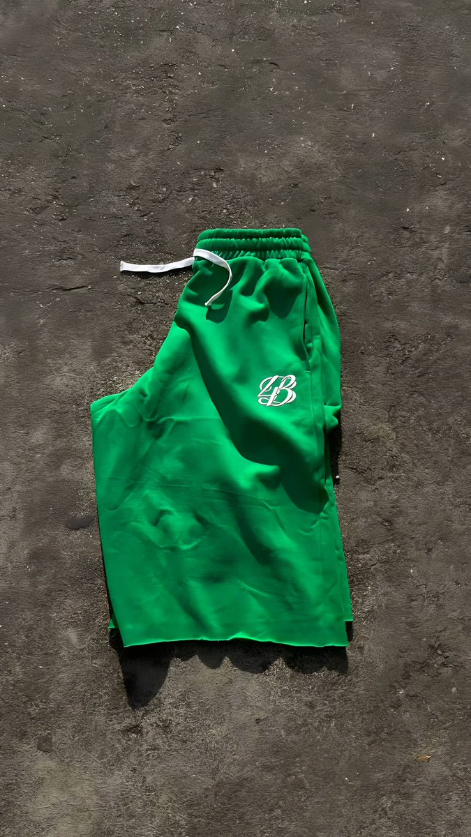 43_box's tweet photo. Happy independence from 43 box. 🇳🇬Nigeria will be better but till then, let’s keep being swag with our independence set.🙂‍↔️🔥

#naijaindependence #43box #swagme https://t.co/5x0gQ4OXFH