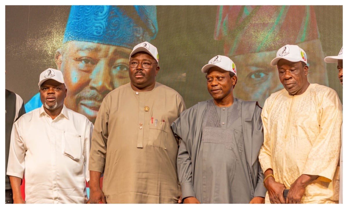 DailyPostNGR's tweet photo. Oyo Obidient leader Sunday Oni, supporters join APC ahead of 2027 dailypost.​ng/2026/10/01/oyo-obidient-leader-sunday-oni-supporters-join-apc-ahead-of-2027/ https://t.co/Syu6zVoQ2U