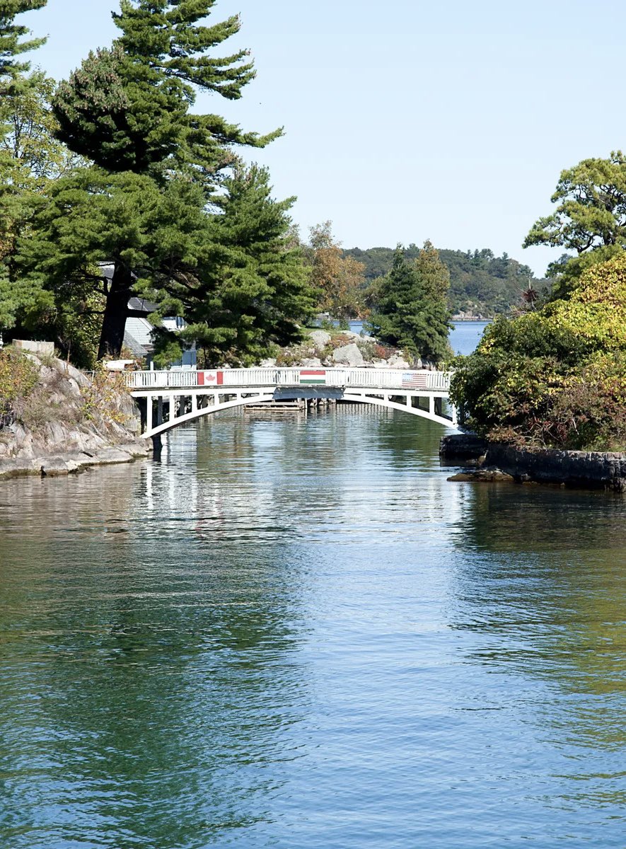 CanaduhOh's tweet photo. The world's shortest international bridge is only 32 feet in length and connects a homeowner in Canada to his backyard in New York. https://t.co/UTc1qQFJhG