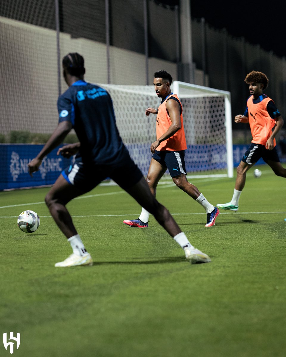 Alhilal_FC's tweet photo. شارك اللاعب "سالم الدوسري" في التدريبات الجماعية؛ وذلك بعد أن أنهى برنامجه التأهيلي 🔙🌪️ https://t.co/MPVl75LD6m