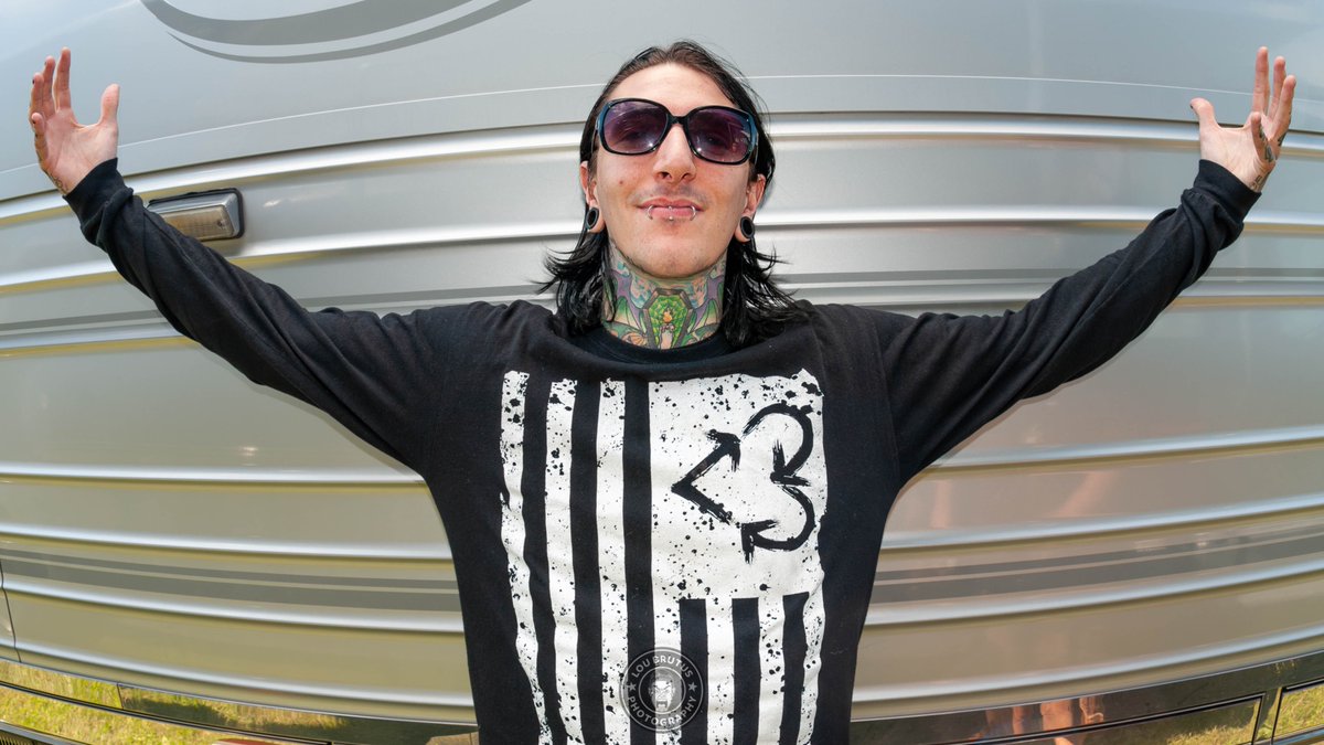 LouBrutus's tweet photo. MOTIONLESS IN WHITE! @ChrisMotionless of @MIWband will join me again tonight as Featured Artist of the Week on @HardDriveRadio XL. Here's a Throwback Thursday backstage image of him from 2014. #ChrisMotionless #MIW #MotionlessInWhite #ThrowbackThursday https://t.co/5bKsRUZbnj