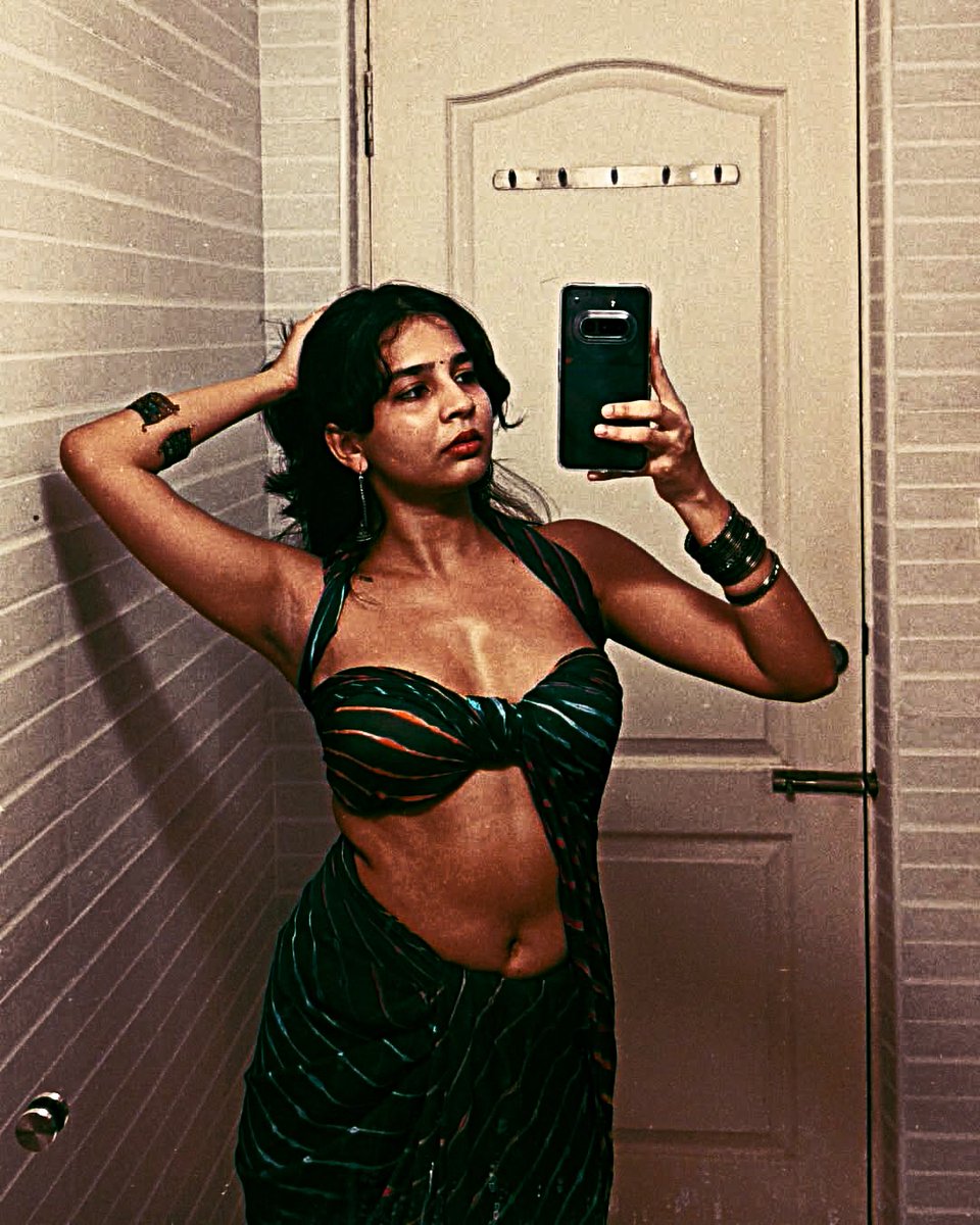 desibaddies__'s tweet photo. MENS MIDNIGHT CRAVINS UFF 🥵👀

#BADDIE #HOT https://t.co/OEGgAogDHn