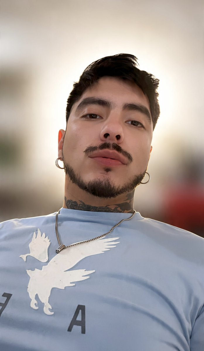 fuentebray's tweet photo. 😏😏😏 https://t.co/EZmQx6vMiy