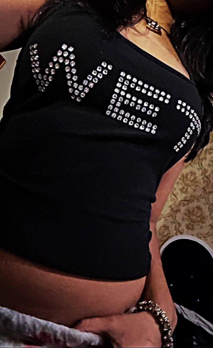 desibaddies__'s tweet photo. SHE MAKES ME WEAK 🥵🥵💦

#HOT #BADDIE https://t.co/WLFRyQR88H