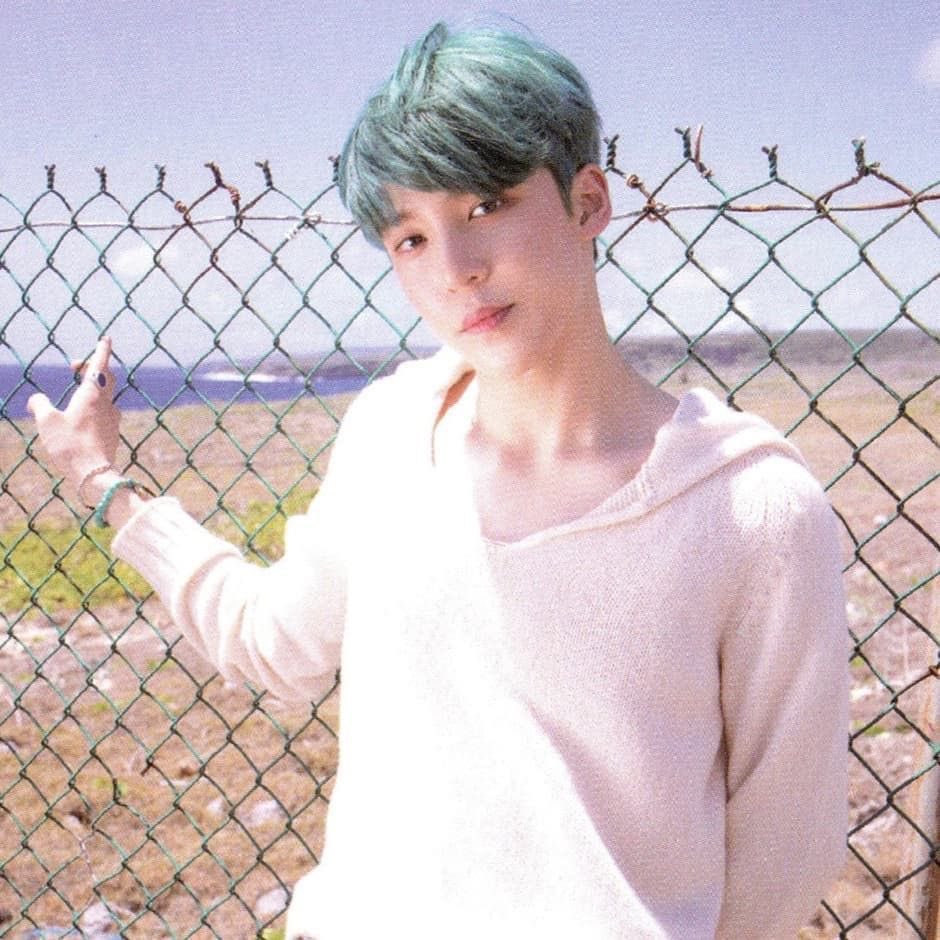 yunhorgy's tweet photo. is anyone else overly attached to wave era yh likeeee that’s my freaking wife https://t.co/nDAETzbHAn