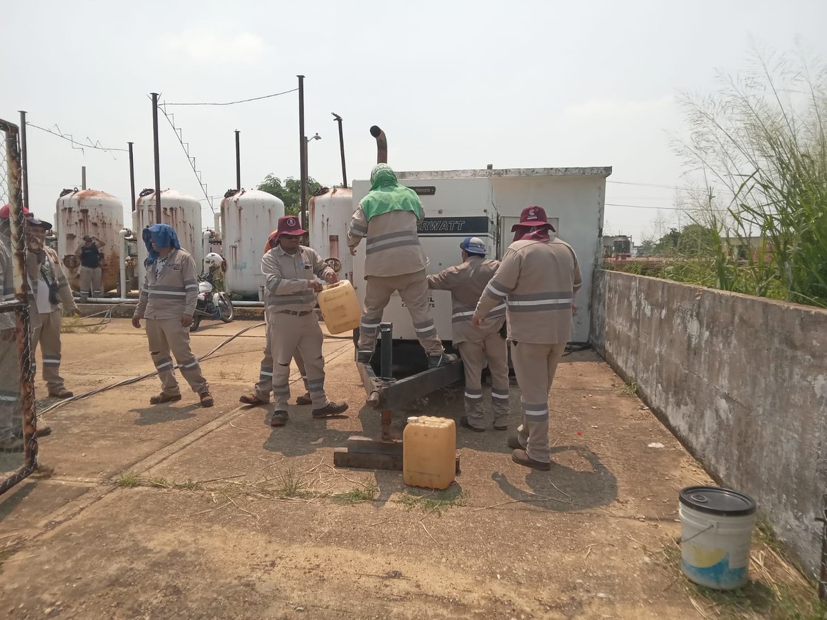 ForoCoatza's tweet photo. #CMAS fortalece el abasto de agua en Olmeca con instalación de generadores ante falta de energía #Coatzacoalcos
https://t.co/XbYQq53zI1 https://t.co/o7s95pD1Z9
